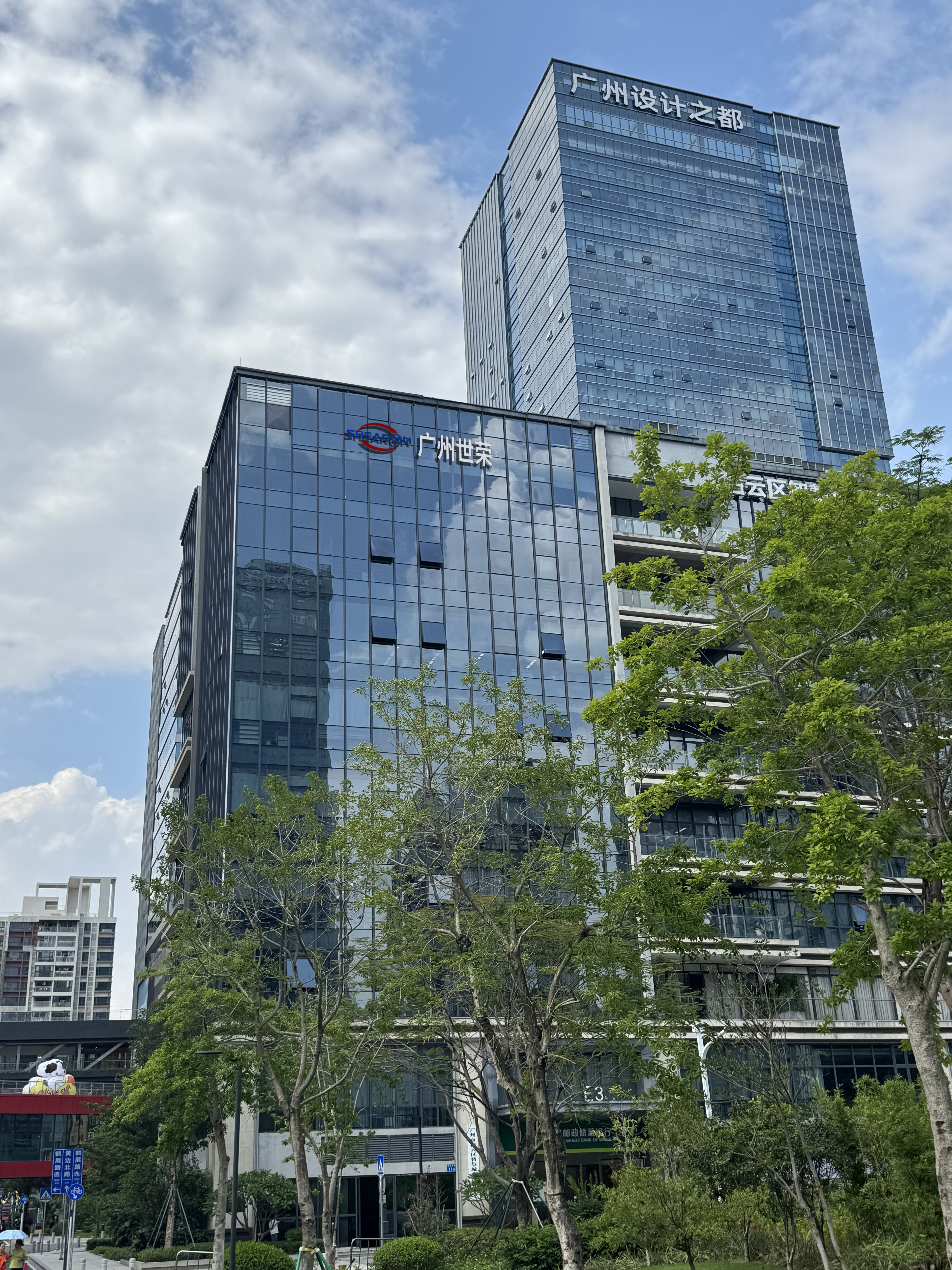 Shirong Logistics (Guangzhou) Co., Ltd, established in 2017, is a comprehensive international logistics company. Our business involves international air transport, ocean transport, customs declaration and inspection, warehousing logistics, international express delivery, customs clearance at destination ports, and door-to-door services.